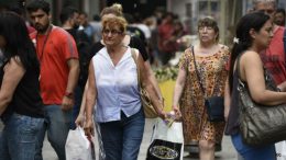 Los bolsillos flacos de los rosarinos impactan en las ventas navideñas