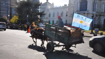 Cartoneros van al paro y aseguran que duplicaron la cantidad de familias desde que asumió Macri