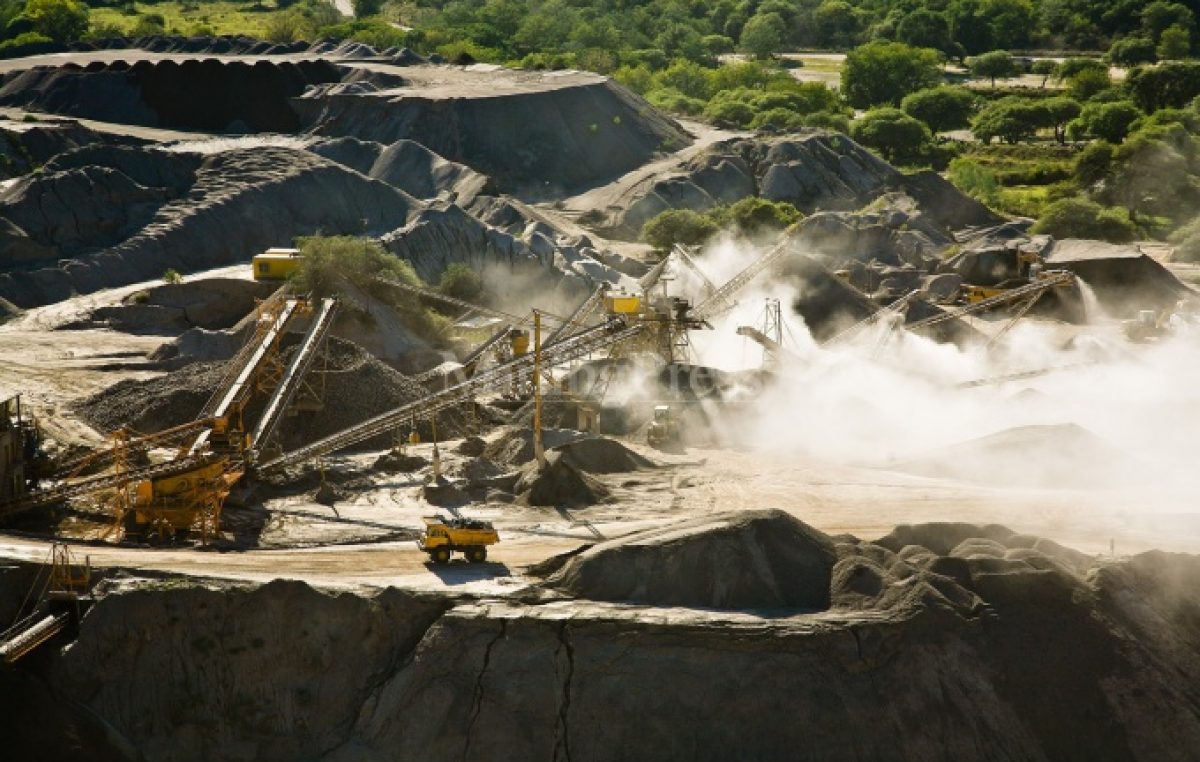 La construcción cayó 20 por ciento, se perdieron 50 mil empleos y hay crisis en el mercado de insumos