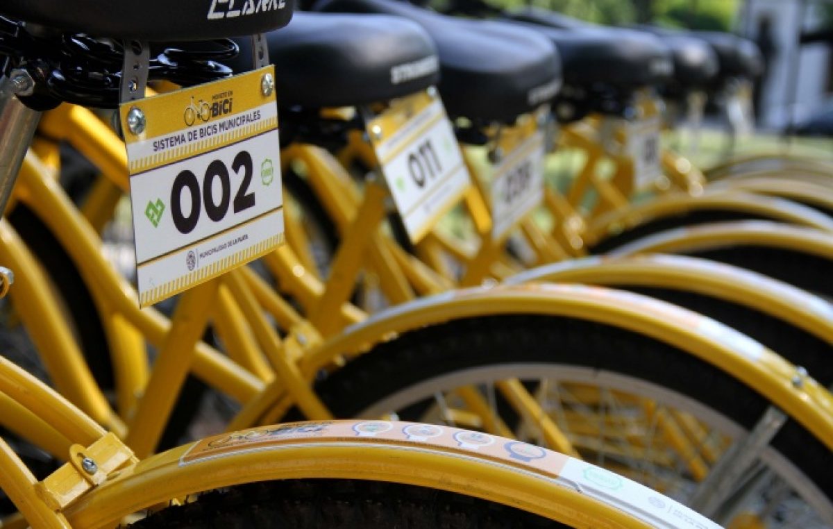 La Plata lanza un sistema de alquiler gratuito de bicicletas