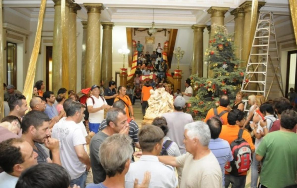 Tandil al rojo vivo: se enardece el conflicto entre Lunghi y los municipales