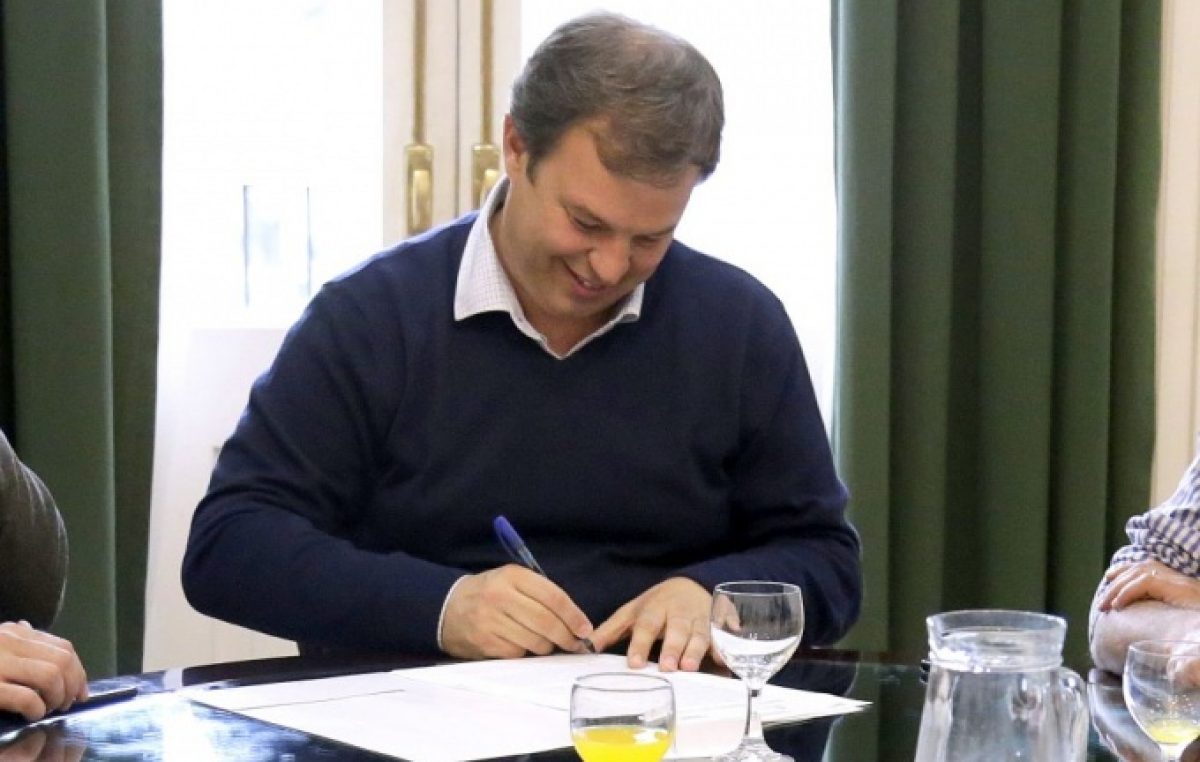 El intendente de Almirante Brown anunció un bono de fin de año de 2.400 pesos para municipales