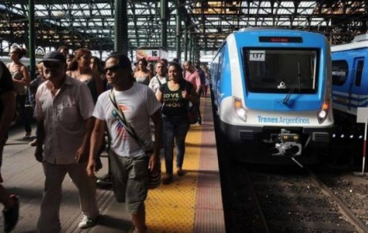 Se atrasa la llegada del tren a La Plata y a Mar del Plata, y no hay noticias de Ferrobaires