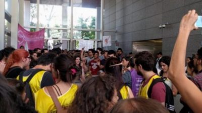 Científicos continúan tomando el Ministerio de Ciencia y Tecnología por recorte de fondos