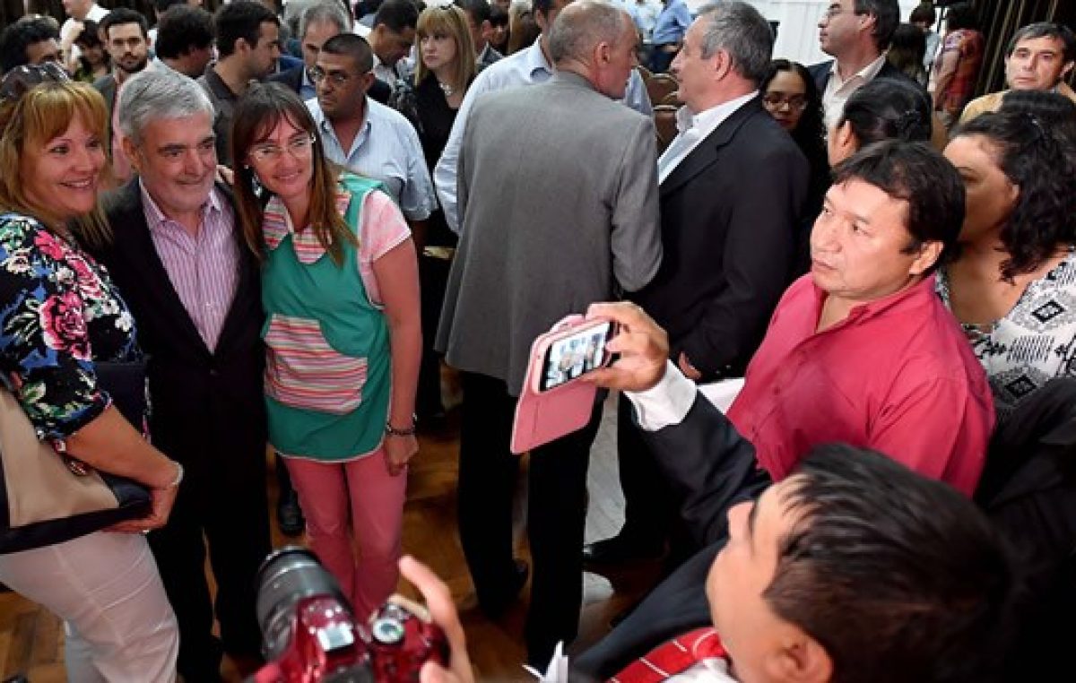 Firmaron contratos de obras por más de 60 millones para siete ciudades de Chubut