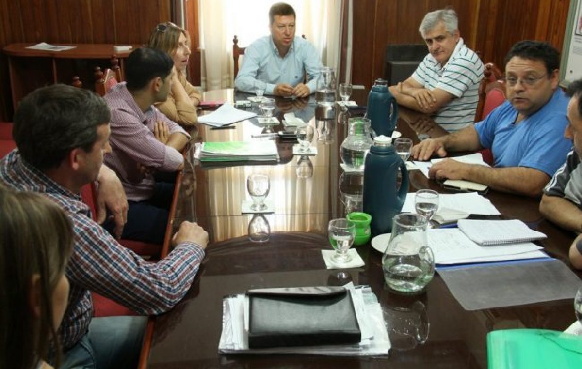 Villarino: el Ejecutivo acordó con el gremio municipal un bono de $ 1.000