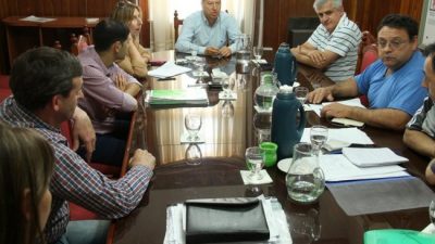 Villarino: el Ejecutivo acordó con el gremio municipal un bono de $ 1.000
