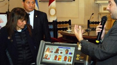 Desde el año 2019, los cordobeses votarán a través de una pantalla táctil