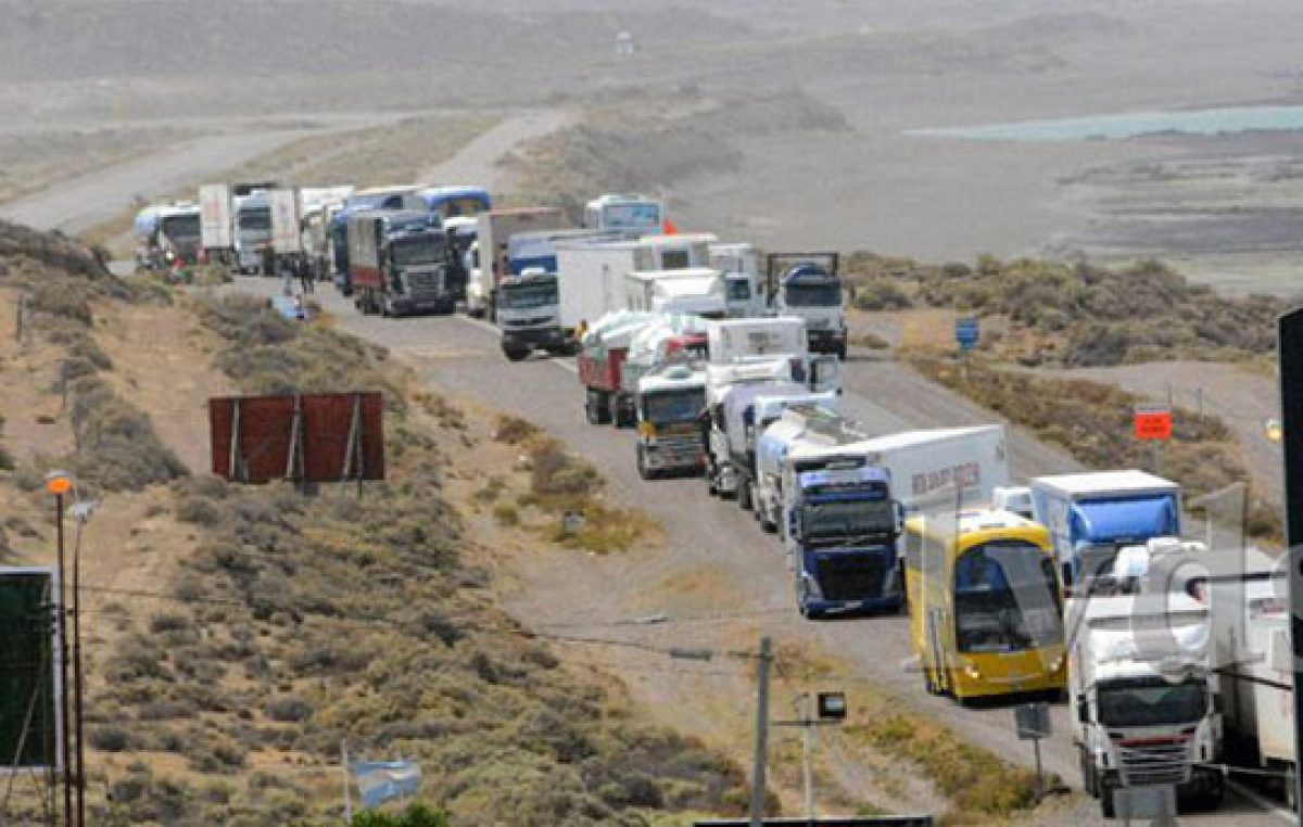 Municipales caletenses cortaron la ruta 3 ante el incumplimiento del pago de sueldo