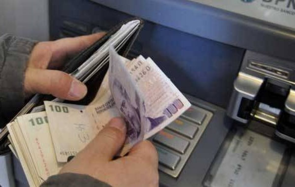 La Rioja: Con el multipago a estatales, se inyectan al circuito $1.000 millones