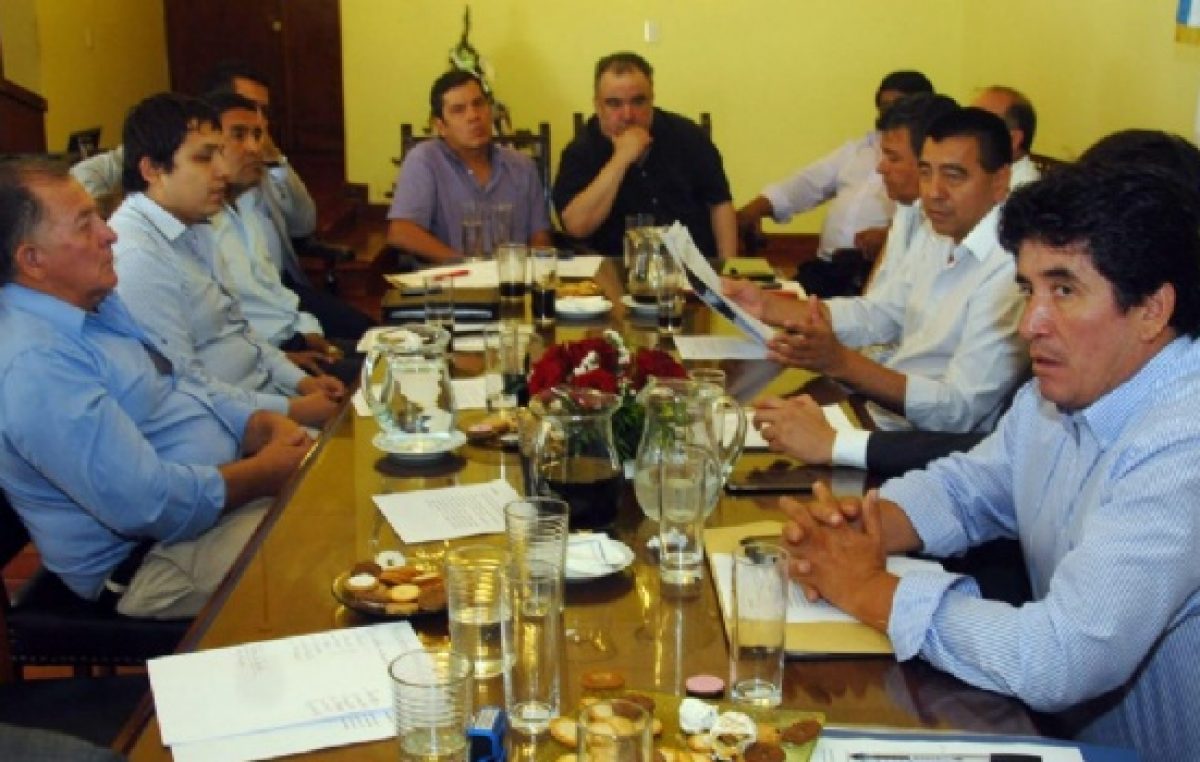 Todos los municipios catamarqueños recibirán ayuda para pagar el aguinaldo