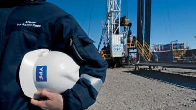 El petróleo, con olor a crisis y ajuste