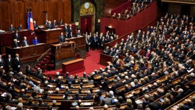 Hollande cae en los sondeos y renuncia a la reelección