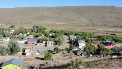 Ñorquinco, un pueblo con matices de estepa patagónica y cordillera