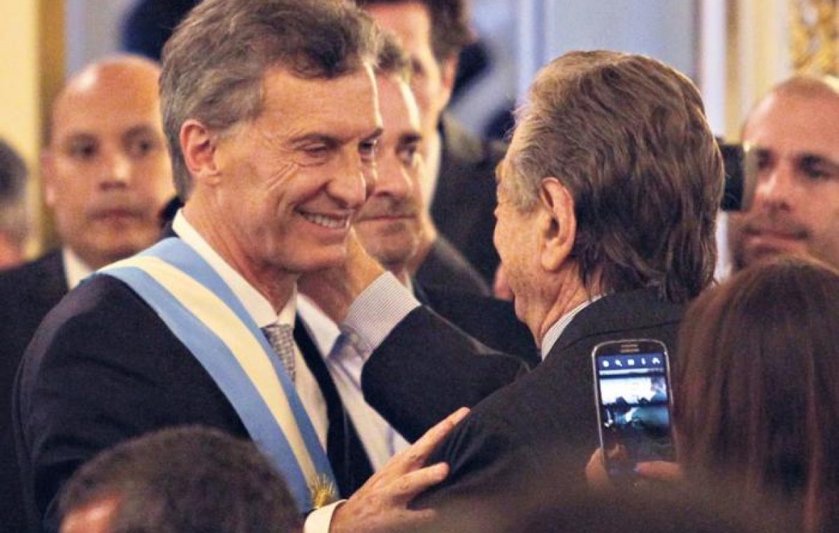 Ahora meten a los familiares por la ventana