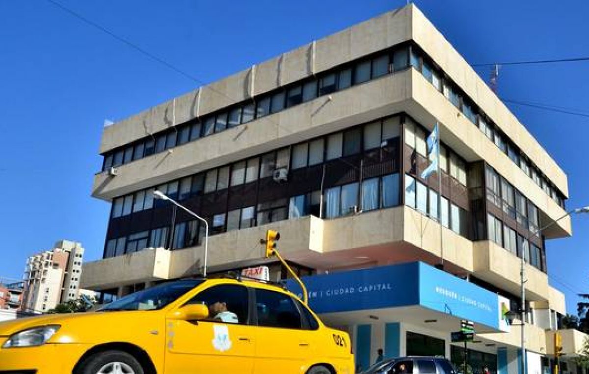 Neuquén: Quiroga ofrece más de un 20% de aumento salarial