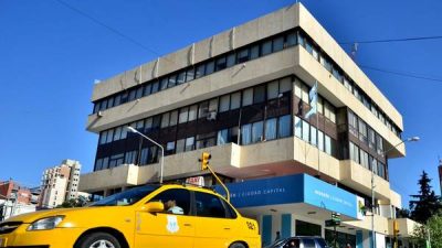 Neuquén: Quiroga ofrece más de un 20% de aumento salarial
