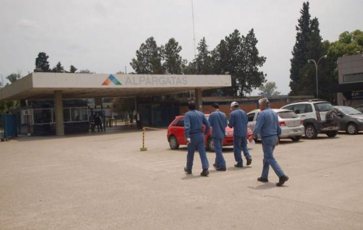 Más problemas en la actividad textil: Alpargatas suspenderá a 950 trabajadores