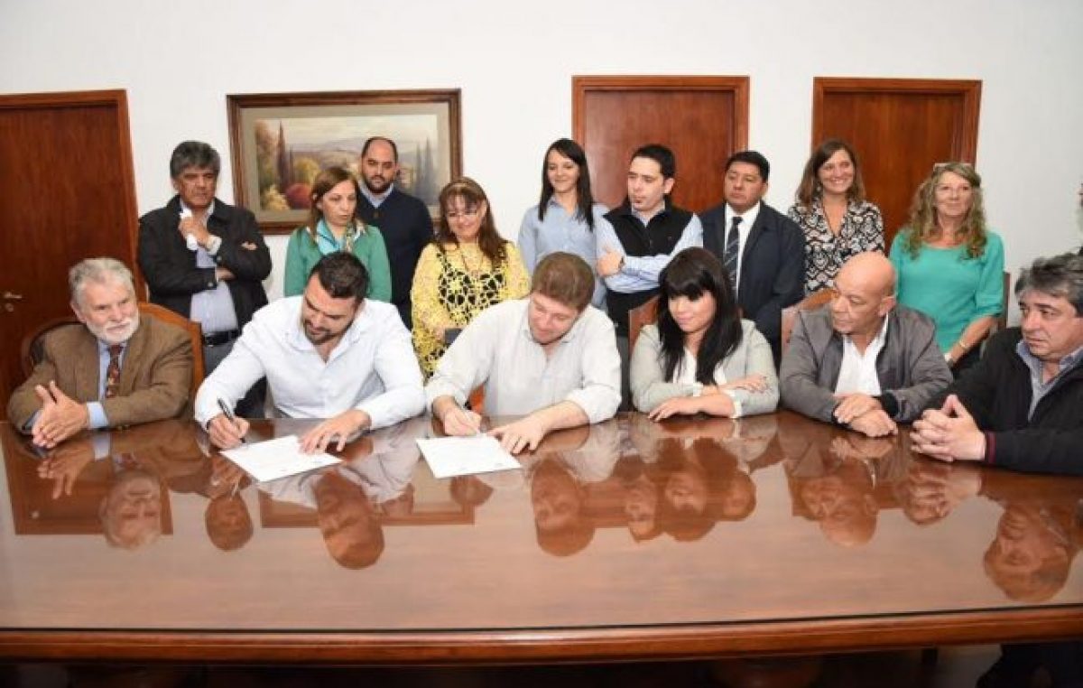 Tierra del Fuego: Vuoto y Melella firmaron un acta de cooperación y defensa de la autonomía municipal