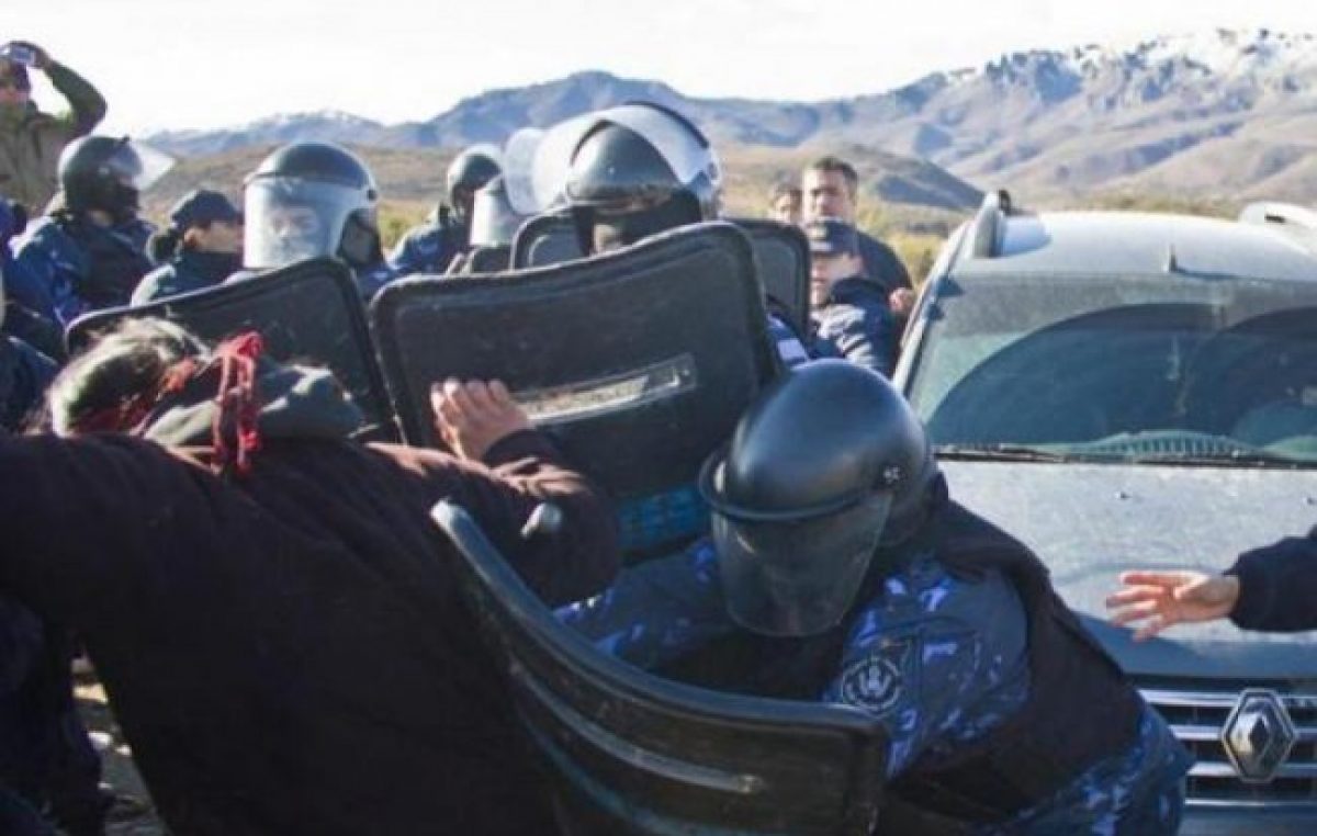 Represión a la comunidad de Cushamen: Los Colores Unidos de la Gendamería Nacional