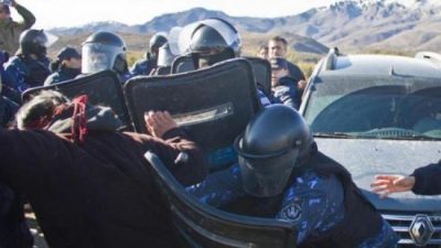 Represión a la comunidad de Cushamen: Los Colores Unidos de la Gendamería Nacional