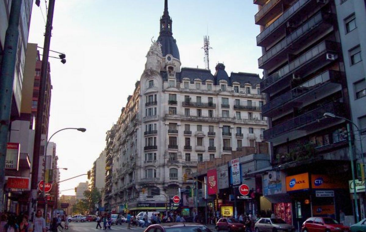 Contradicciones de una ciudad que alienta al peatón y al auto