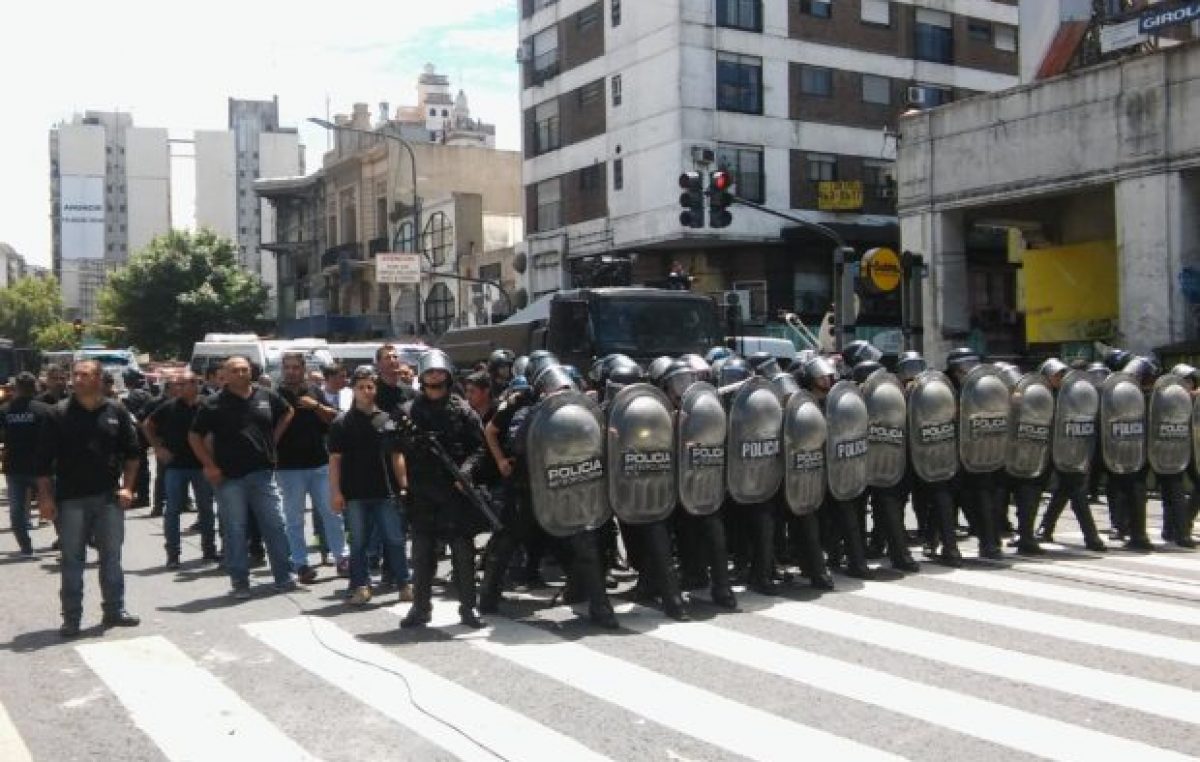 Cómo resolver un conflicto social con los palos del nuevo paradigma