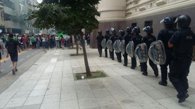 Golpes y represión como política educativa