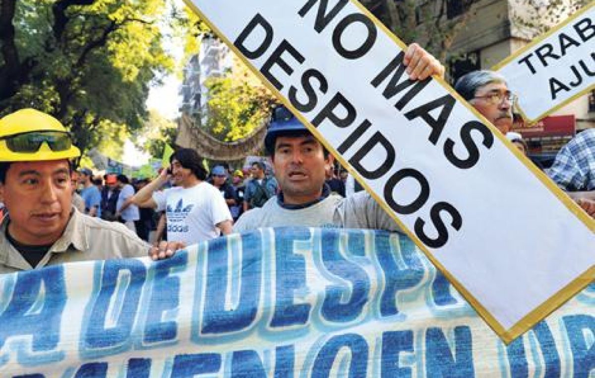 Reprobado en política laboral