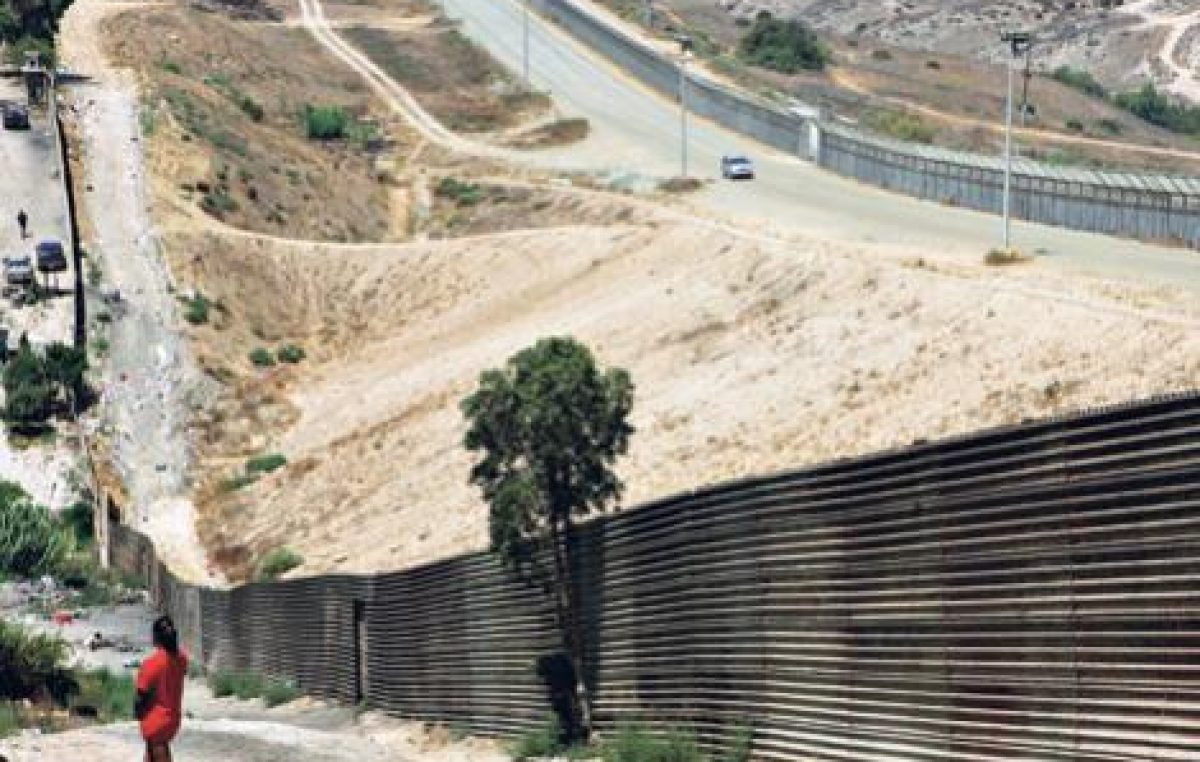 Trump avanza con el muro en la frontera sur