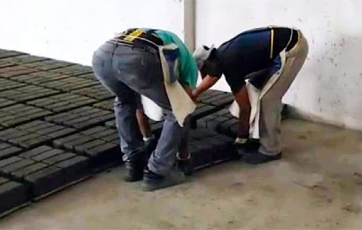 Chajarí empezó a fabricar adoquines en su Planta de Tratamiento de Residuos