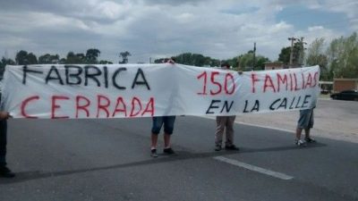 Crisis con lluvia de telegramas de despidos