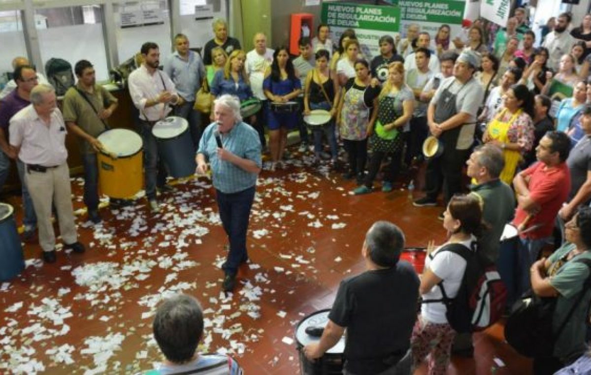 El Intendente de Córdoba definirá el lunes el pase a planta de 147 contratados