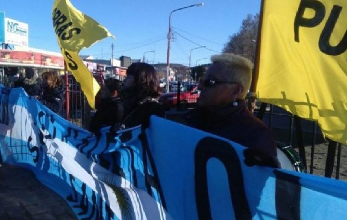 Comenzó el paro de los trabajadores municipales en Caleta Olivia