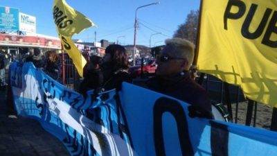 Comenzó el paro de los trabajadores municipales en Caleta Olivia