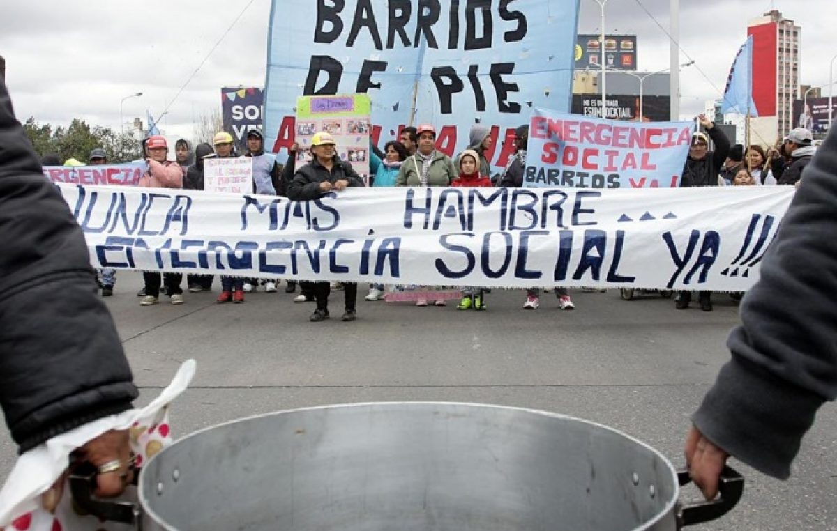 Volvieron las ollas populares y cortes para reclamar que se declare la «emergencia social»
