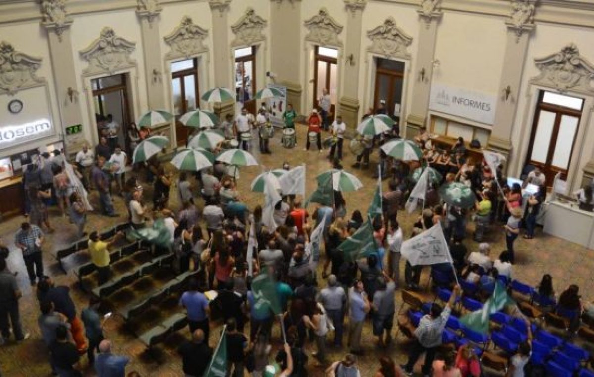 Los Municipales de Bahía paran por «la actitud discriminatoria» del gobierno