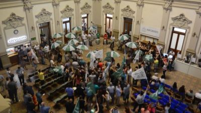 Los Municipales de Bahía paran por «la actitud discriminatoria» del gobierno