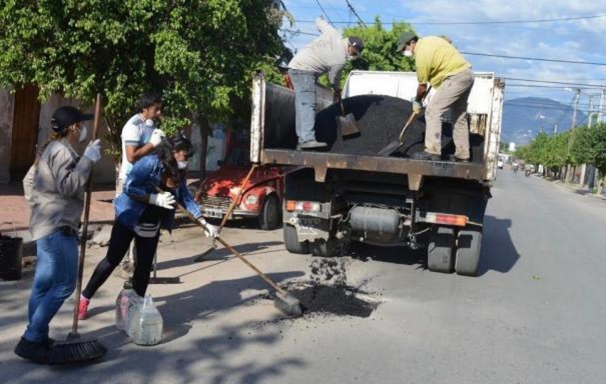 El municipio riojano lanzó plan masivo de bacheo: 1500 cuadras