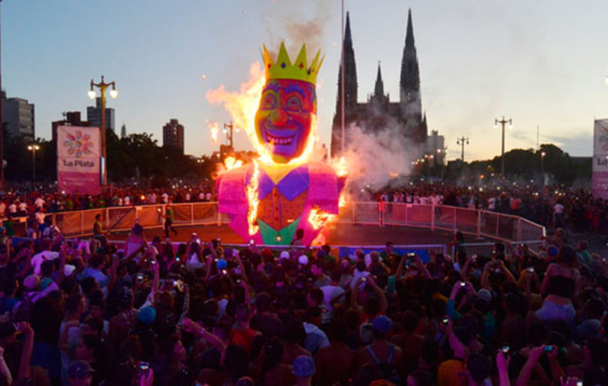 Carnavaleros platenses protestaron contra el registro implementado por la Comuna