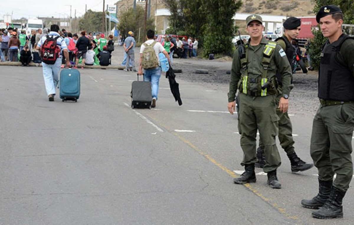 Caleta Olivia: Los municipales levantaron el corte y volverían a la ruta N° 3