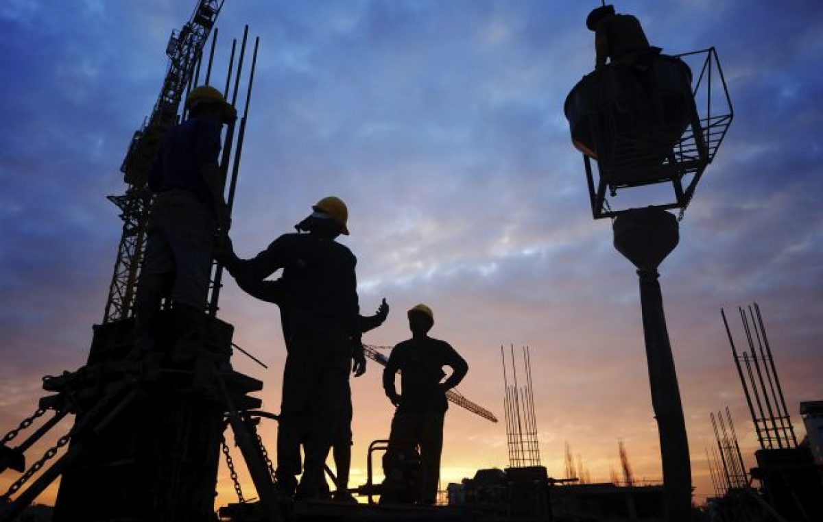 Volvieron a caer la industria y la construcción