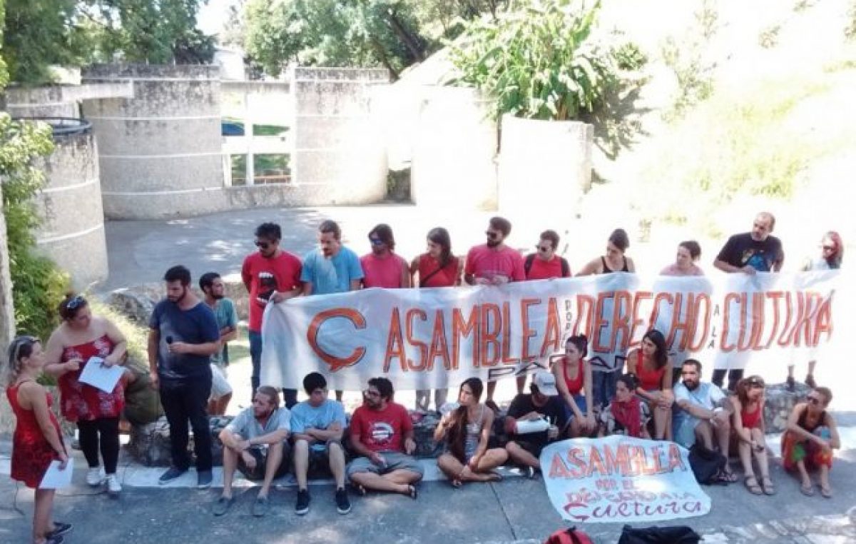 Protesta por las políticas culturales del municipio de Paraná
