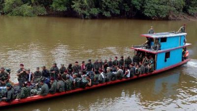Colombia: los guerrilleros marchan para entregar sus armas