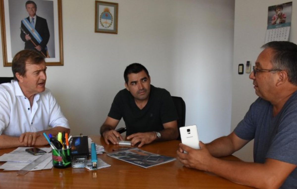 Cipolletti debate sueldos y contratos