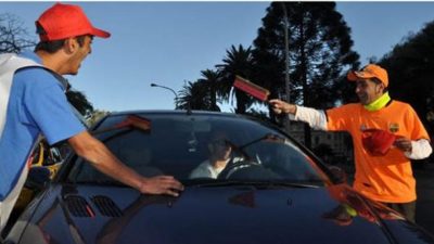 Se reinsertaron 142 ex limpiavidrios en Santa Fe, pero sólo se donaron 280 mil pesos