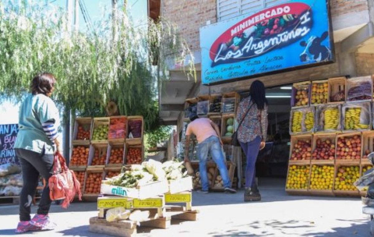Los mercaditos neuquinos hacen malabares para subsistir