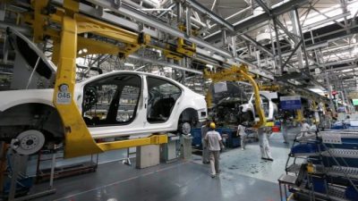 La utilización de la capacidad instalada en la industria es la menor en siete años