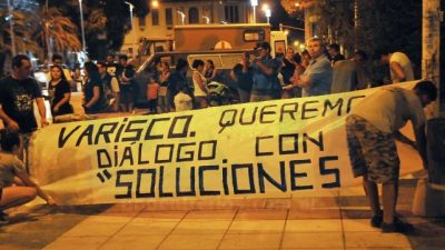 Instalaron una olla popular en plaza 1° de Mayo de Paraná para «visibilizar el hambre»