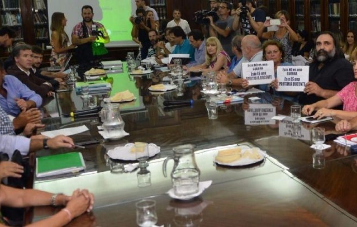 Docentes: En lugar de una oferta, otra provocación